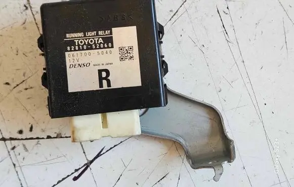 Toyota Yaris Light relay 8281052060 0617005040