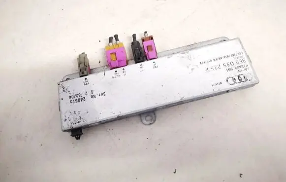 Audi A4 S4 B7 8E 8H Antenna control unit 8e9035225p