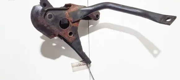 Nissan Almera N16 Engine mounting bracket
