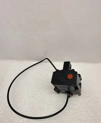 BMW X5 E70 Air suspension valve block 108699 12VDC