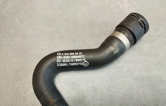 Mercedes-Benz B W246 W242 Engine coolant pipe/hose A2425063535