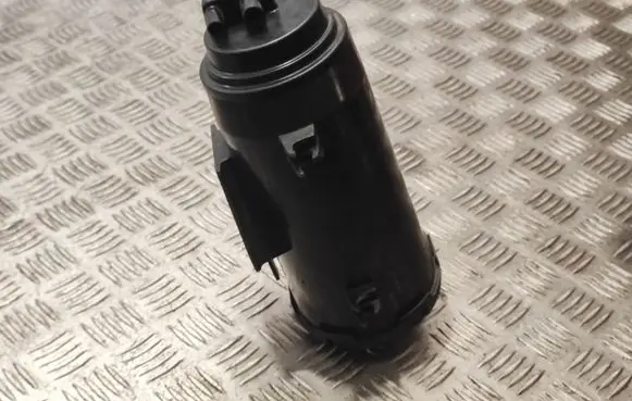 Active carbon filter fuel vapour canister