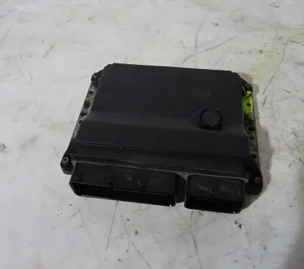 Toyota Avensis T270 Engine control unit/module ECU 89661-05D22