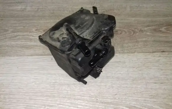 Volvo V50 Fuel filter housing HDF939 9305108C