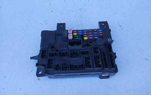 Mitsubishi Outlander Fuse module 8637A869 2343022522 59B211F00