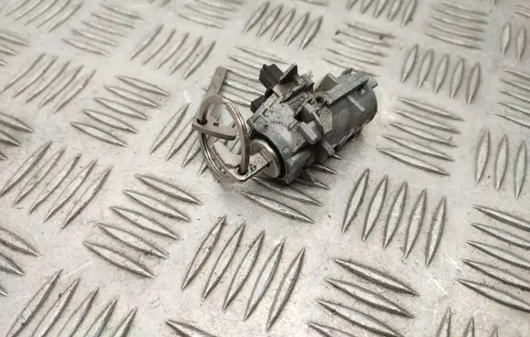 Mercedes-Benz B W246 W242 Front door lock (next to the handle) 