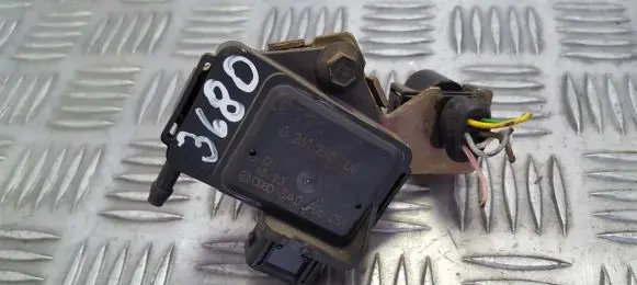 Volkswagen PASSAT B4 Air pressure sensor 3A0906051 0261230008