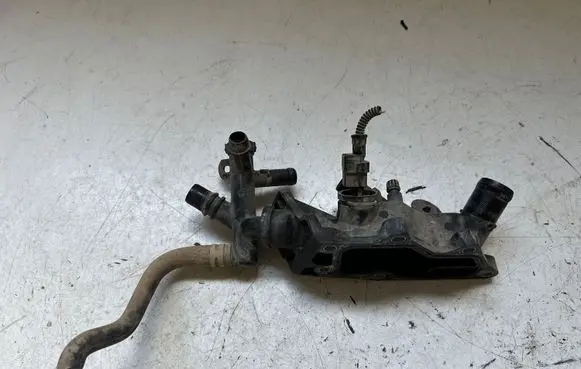 Dacia Sandero II Thermostat/thermostat housing 110608635R