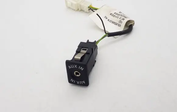 Volkswagen Jetta VI AUX in-socket connector 5M0035724
