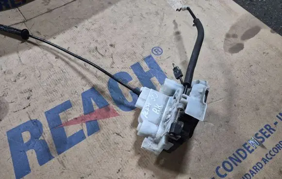 Alfa Romeo 159 Front door lock
