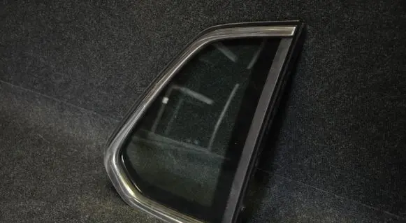 Volkswagen Tiguan Rear side window 5NA845042