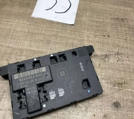 Mercedes-Benz C W203 Door control unit/module 2038205626 351324