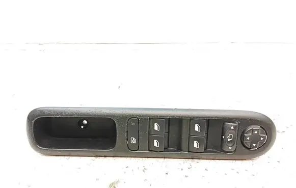 Peugeot 5008 Electric window control switch 98144143ZD 30171004 F202361598