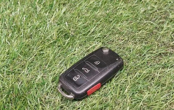 Volkswagen Jetta VI Ignition key/card 5K0837202AK