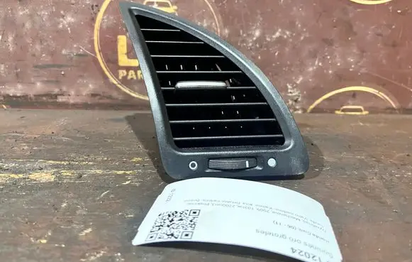 Honda Civic Dashboard side air vent grill/cover trim 