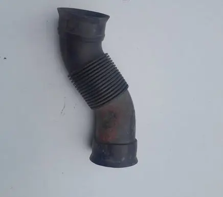 Opel Corsa C Air intake hose/pipe 560992646