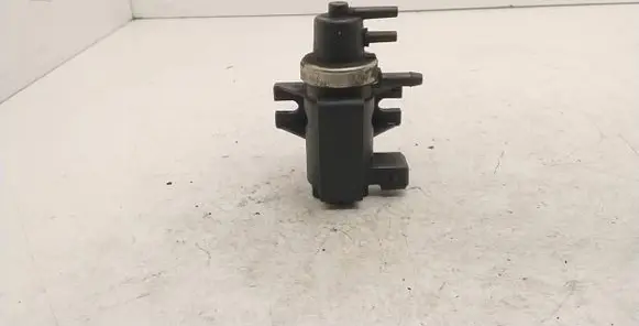 BMW 5 E39 Turbo solenoid valve 72190323 99T068 2246175