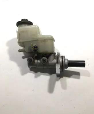 Toyota RAV 4 (XA30) Master brake cylinder