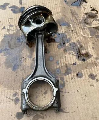 Skoda Yeti (5L) Piston with connecting rod 122923 06hs 06hc