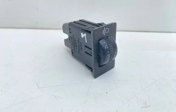 Toyota Avensis T220 Headlight level height control switch