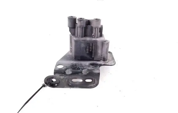 Mercedes-Benz E W212 Air suspension valve block A2513200158