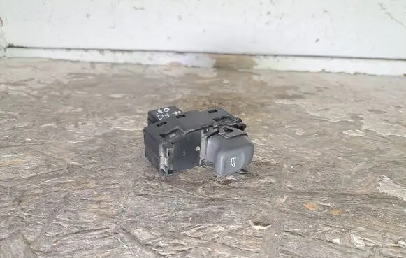 Volvo XC70 Electric window control switch 9472275 01W104