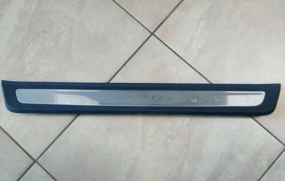 Hyundai Santa Fe Front sill trim cover 858742W500 NE70261