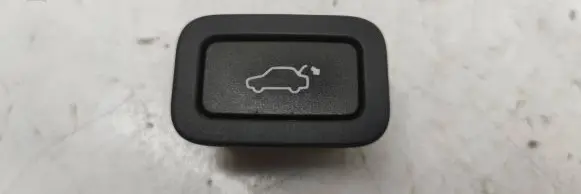 Volvo V70 Tailgate/boot open switch button 31412055A