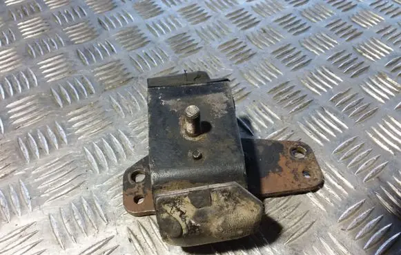 Nissan Terrano Engine mount bracket 1121041G00