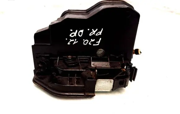 BMW 1 F20 F21 Front door lock 7202150
