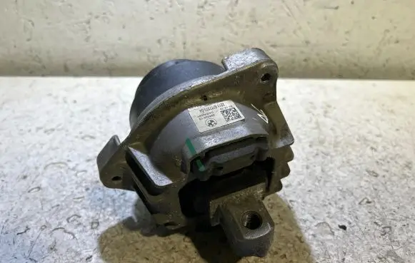 BMW 5 F10 F11 Engine mount bracket 6777371 68623513