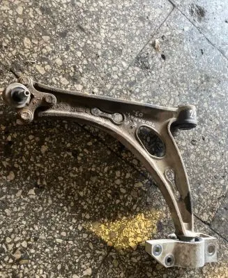 Volkswagen Touran I Front lower control arm/wishbone