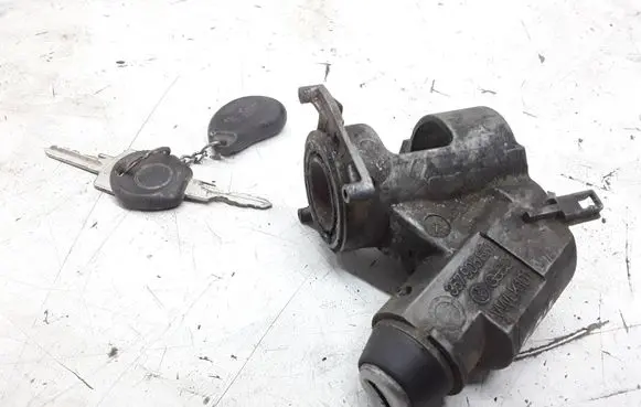 Volkswagen Golf III Ignition lock 357905851