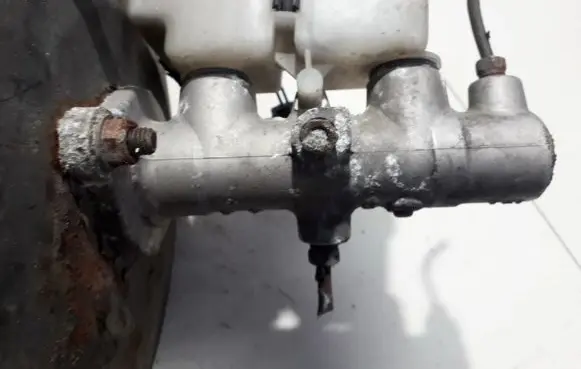 Mazda 323 Master brake cylinder