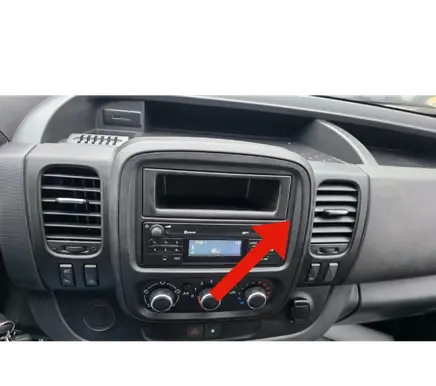 Renault Trafic III (X82) Radio/GPS head unit trim 682603912R 93452449