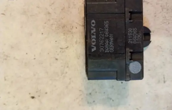 Volvo XC90 Seat heating relay 30762217 211530 06W365