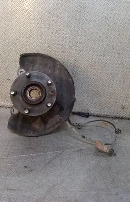 Mitsubishi Lancer VIII Front wheel hub spindle knuckle