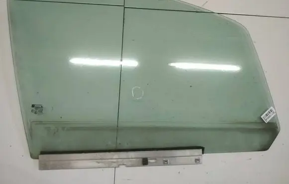 Opel Zafira B Front door window glass four-door as2