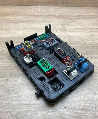 Peugeot 307 Fuse module 9660105980 216761594
