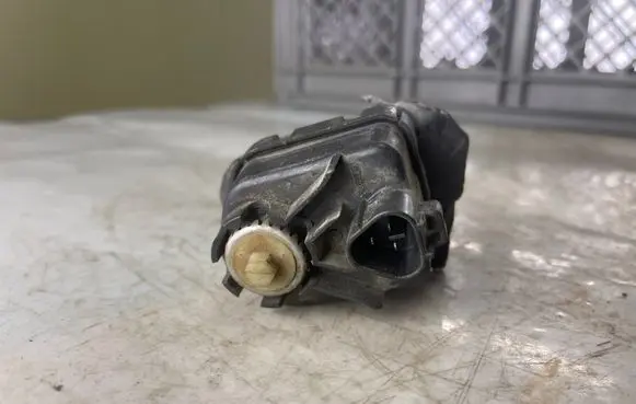 Headlight level adjustment motor