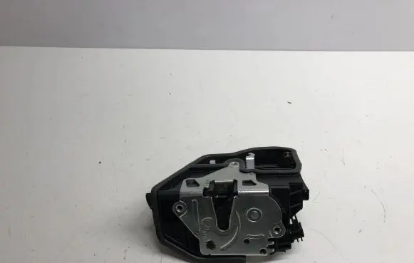 BMW 4 F32 F33 Front door lock 7202145