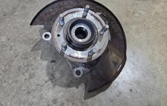 Front wheel hub
