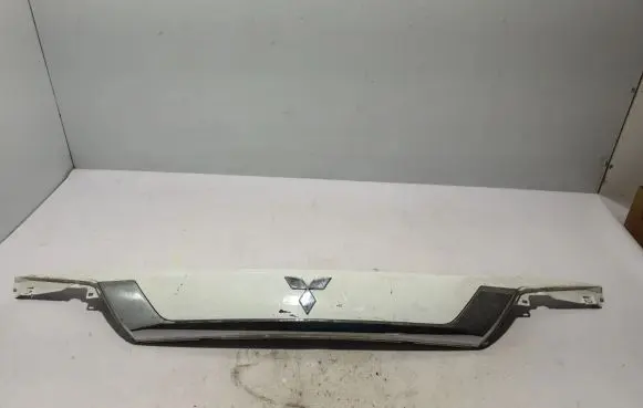 Mitsubishi Outlander Tailgate trim 5817A265-02