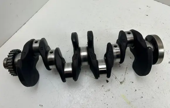 Volkswagen PASSAT B8 Crankshaft 04L105263D