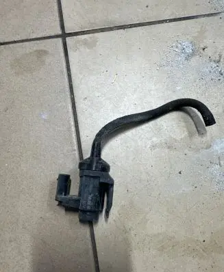 BMW 7 G11 G12 Vacuum valve 8570591