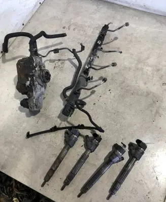 Mercedes-Benz Vito Viano W639 Fuel injection system set A6110700395 0445214038 A6460700101