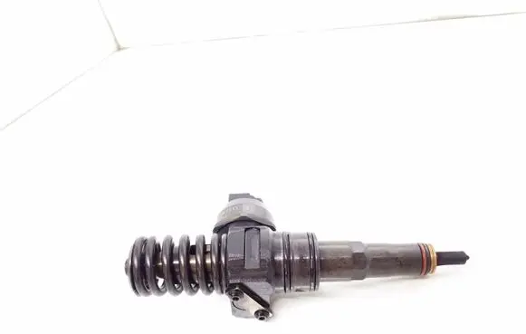 Volkswagen Golf V Fuel injector 038130073BN 0414720313
