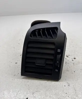 Chevrolet Captiva Dash center air vent grill