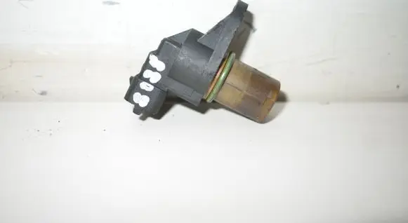 Mercedes-Benz S W220 Camshaft position sensor A0031539728