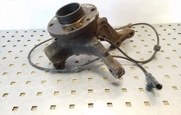 Nissan Note (E11) Front wheel hub